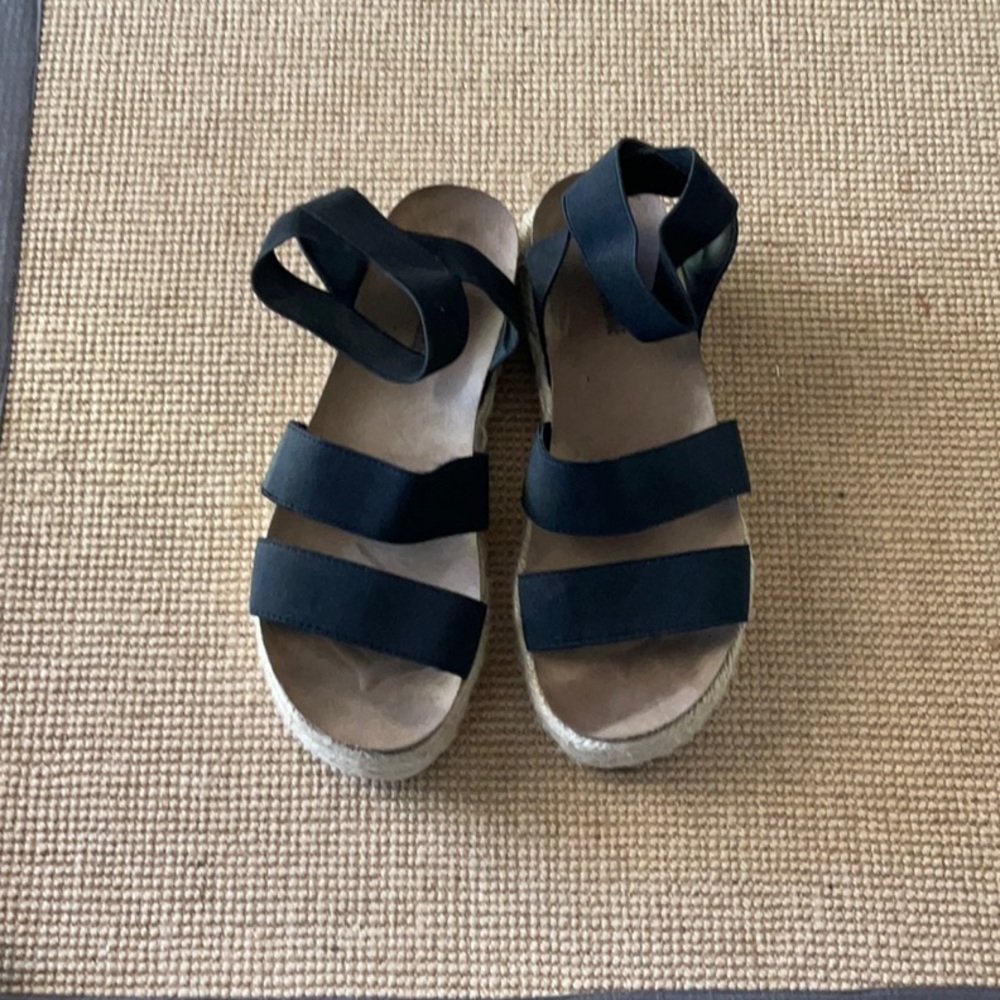 Black sandal